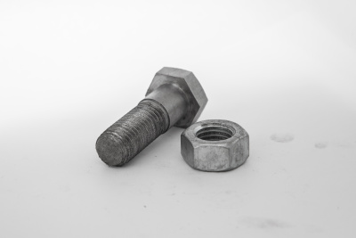 Соединительный болт